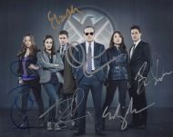 Marvel Agents of Shield Cast Signed Photo by 6 !! - (Earn 50 reward points on this item worth $12.50)