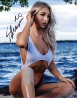 Shayna Holt - MODEL