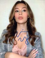 Nicole Maines - YELLOWJACKETS - (Earn 3 reward points on this item worth €0.66)