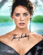 Daisy Ridley - (Earn 15 reward points on this item worth €3.32)