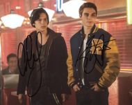 KJ Apa / Cole Sprouse from the TV series RIVERDALE - (Earn 14 reward points on this item worth €3.10)